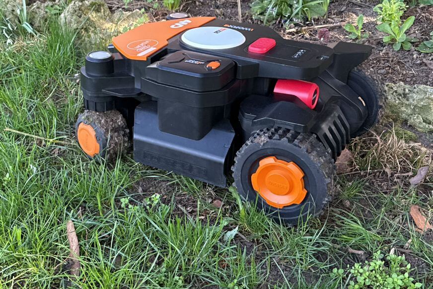 Worx Landroid Vision Cloud 4WD Mähroboter Cut-to-Zero Randschnittmodul kommt nicht perfekt an Gräser, da das Vorderrad sie plattdrückt